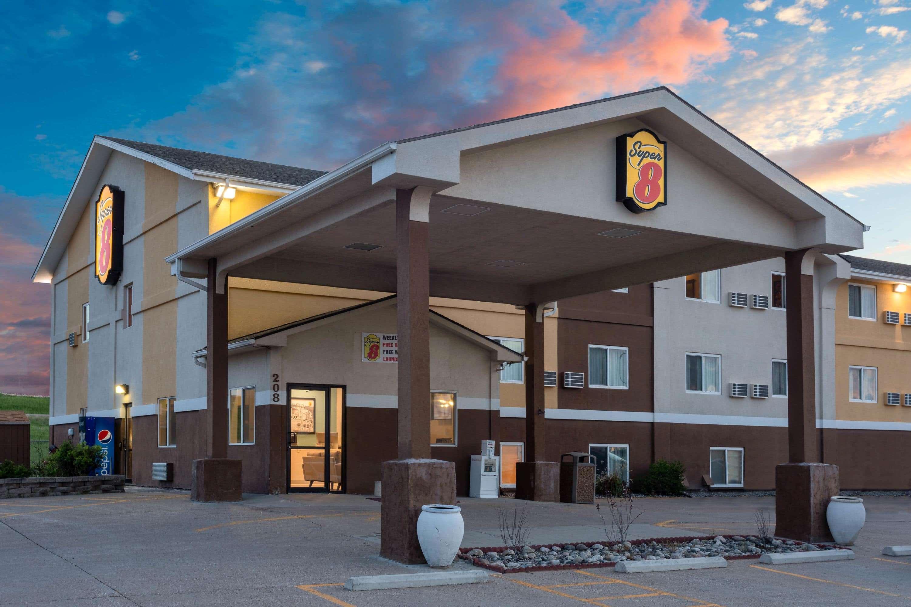 Super 8 By Wyndham Gillette Hotel Exterior photo